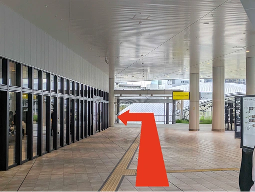 うめきた公園のドーム屋根が見えるので、左に曲がってグラングリーン大阪南館へ